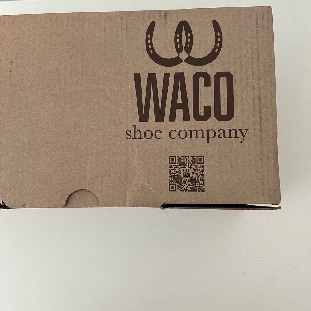 Spenco orthotics slippers. Oatmeal color with dark tan soles. Size 7 1/2 medium. - Picture 13 of 14